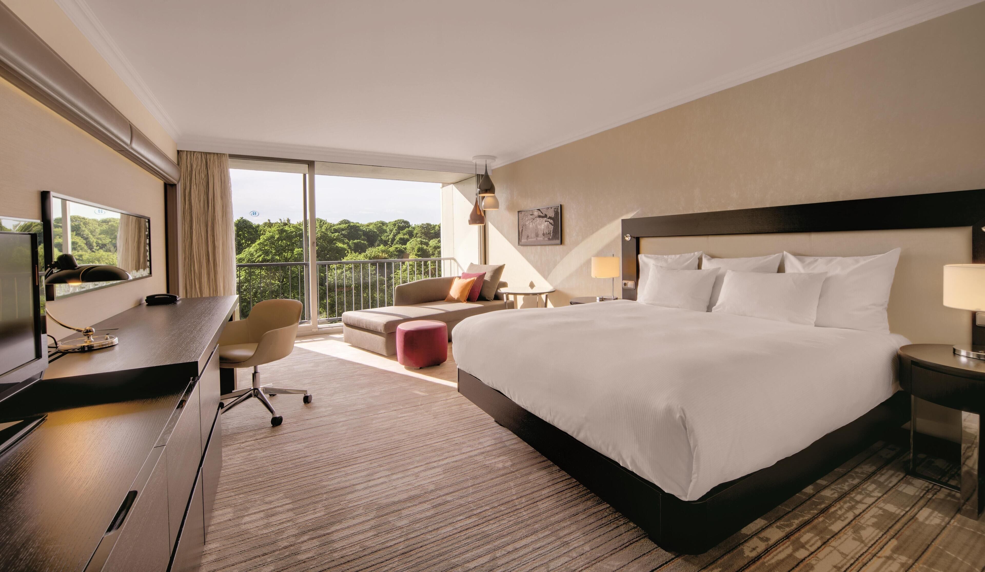 Hypo-allergenic bedding, in-room safe, desk, laptop workspace