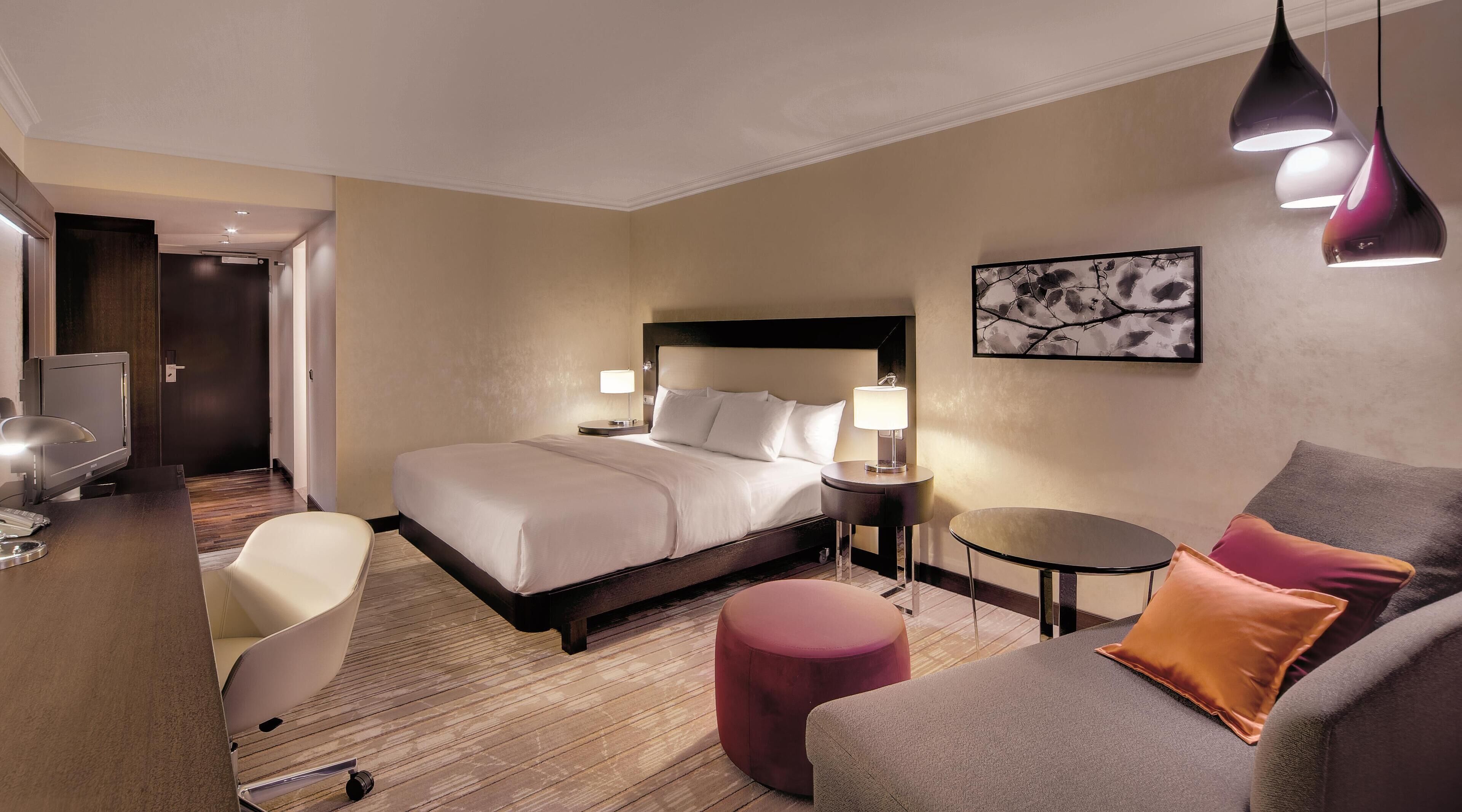 Hypo-allergenic bedding, in-room safe, desk, laptop workspace