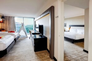 家庭客房, 相連客房 | 低過敏寢具、客房內保險箱、書桌、筆電工作空間