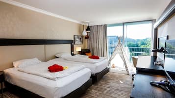 Family Room, Connecting Rooms | Hypo-allergenic bedding, in-room safe, desk, laptop workspace