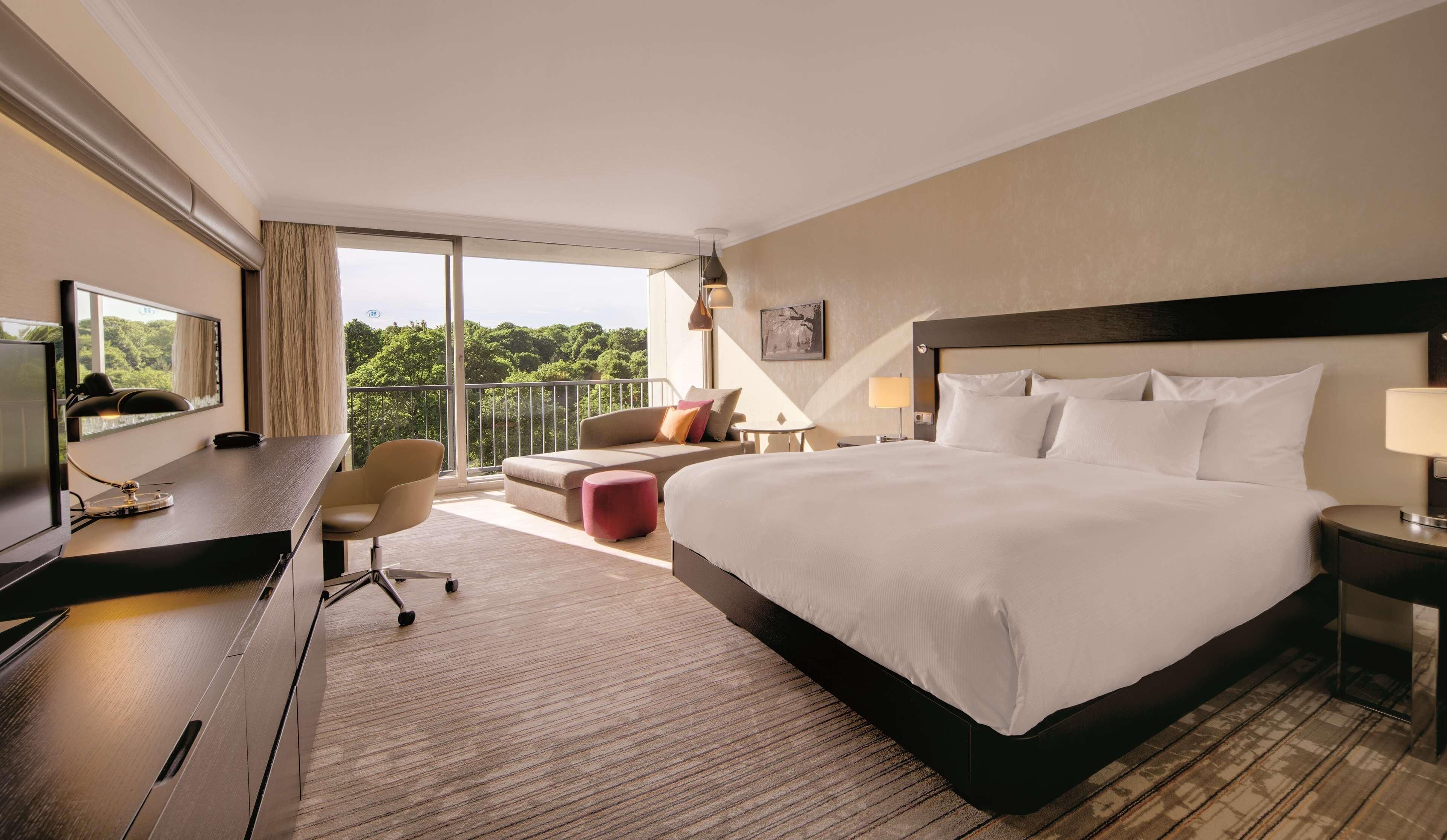 Hypo-allergenic bedding, in-room safe, desk, laptop workspace