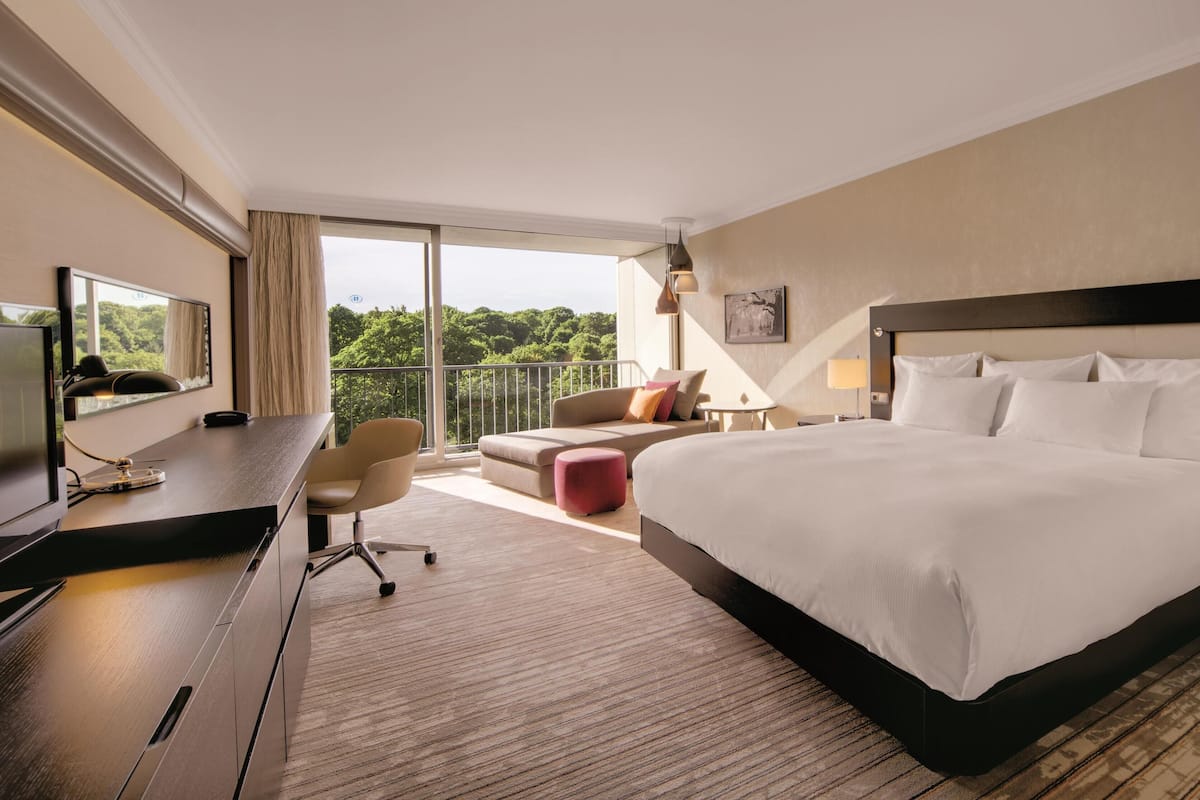 Hypo-allergenic bedding, in-room safe, desk, laptop workspace