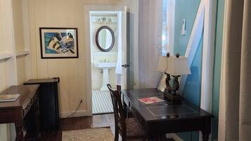 Premium Suite | Baño | Regadera, amenidades de baño ecológicas, secadora de cabello, toallas