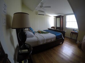 Classic Room | In-room safe, individually decorated, individually furnished