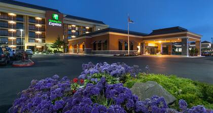 Holiday Inn Express at Monterey Bay by IHG