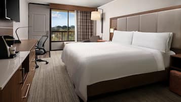 客房内保险箱、办公桌、熨斗/熨衣板、免费婴儿床