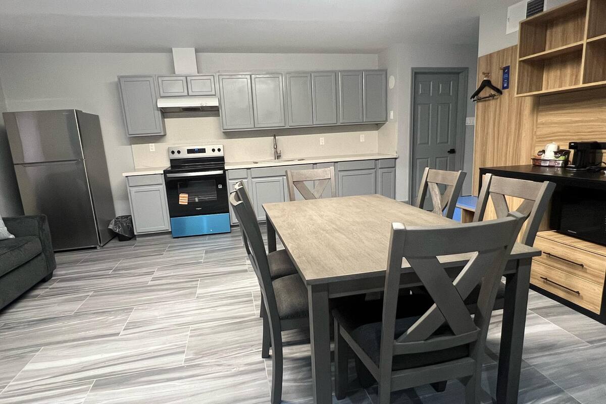 Suite Keluarga, Beberapa Tempat Tidur, Bebas Asap Rokok | Area keluarga | Smart TV 55-inci dengan saluran TV kabel