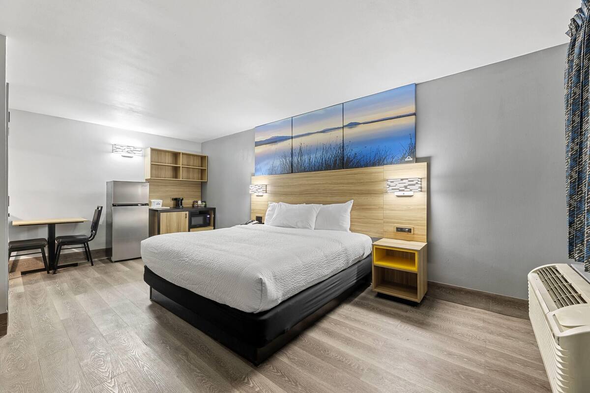 Peralatan tempat tidur premium, gebar bulu kapas, tilam berlapik, meja 