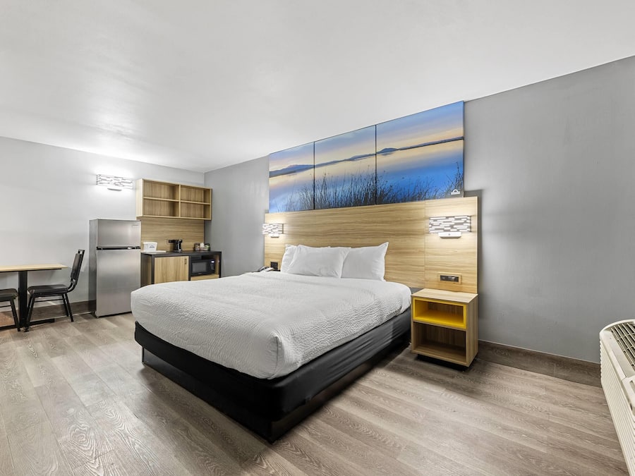 Premium bedding, down comforters, pillowtop beds, desk
