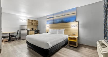 Days Inn & Suites by Wyndham Texas City-Galveston Area