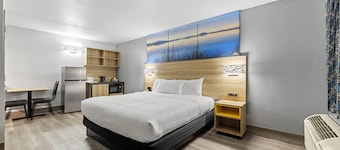 Days Inn & Suites by Wyndham Texas City-Galveston Area