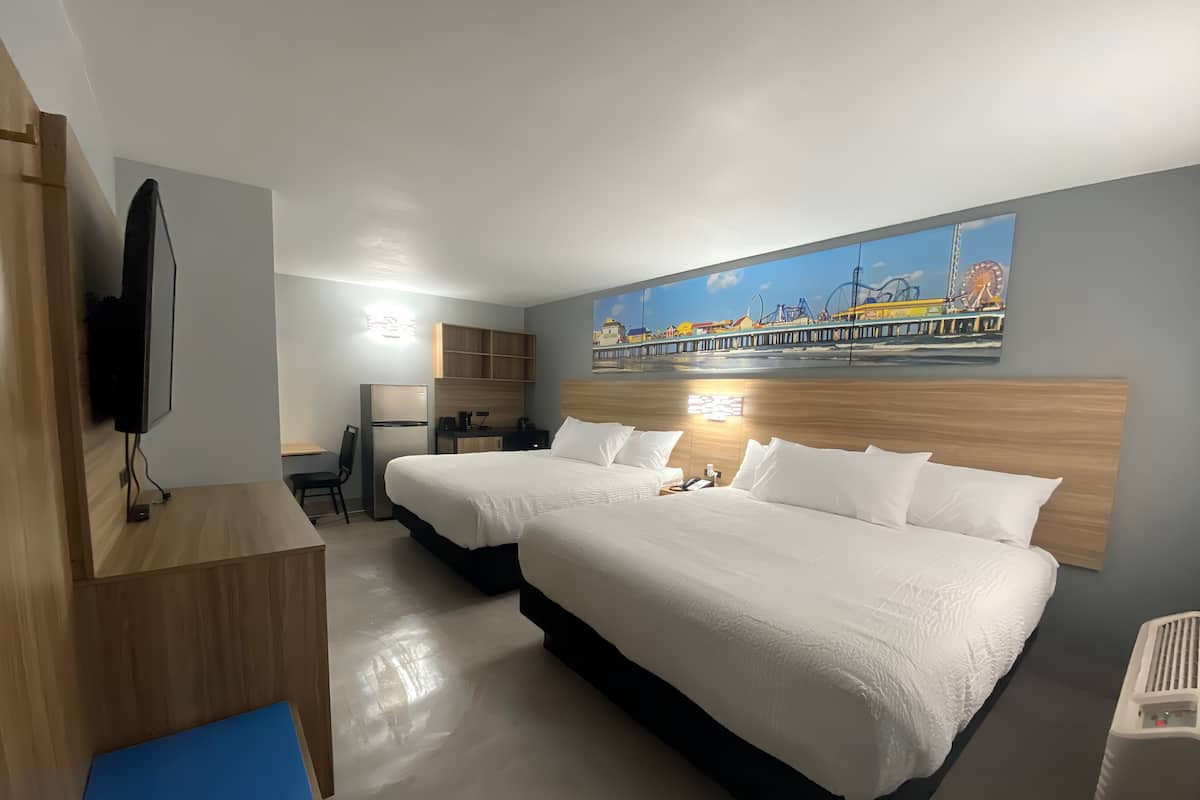 Suite, meerdere bedden, niet-roken | Luxe beddengoed, donzen dekbedden, pillowtop-bedden, een bureau