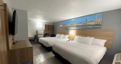 Days Inn & Suites by Wyndham Texas City