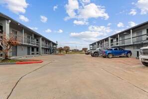 Exterior - Days Inn & Suites by Wyndham Texas City (Texas City)