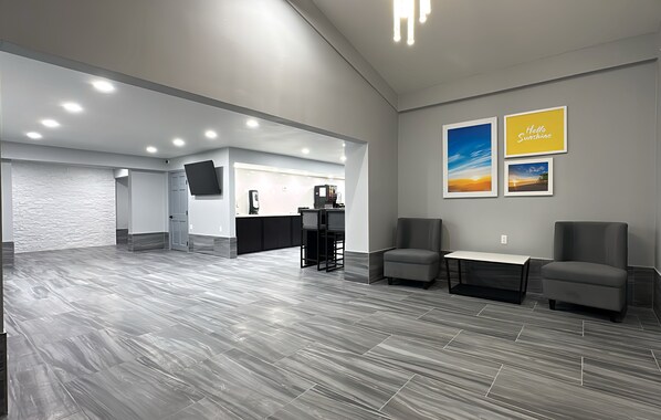 Lobby - Days Inn & Suites by Wyndham Texas City (Texas City)