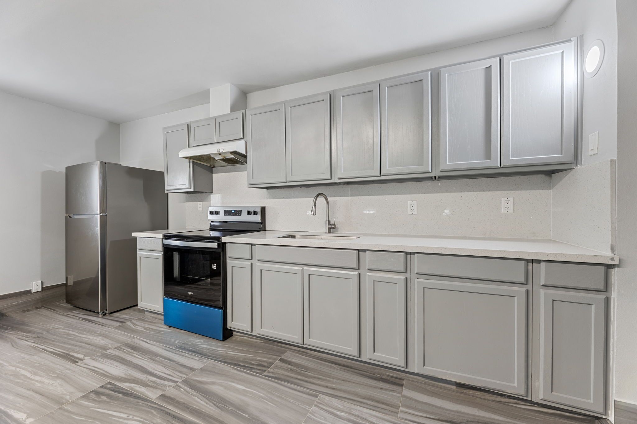 Suite familiar, varias camas, no fumadores | Cocina privada | Frigorífico grande, molinillo de café, papel de cocina y mesa de comedor