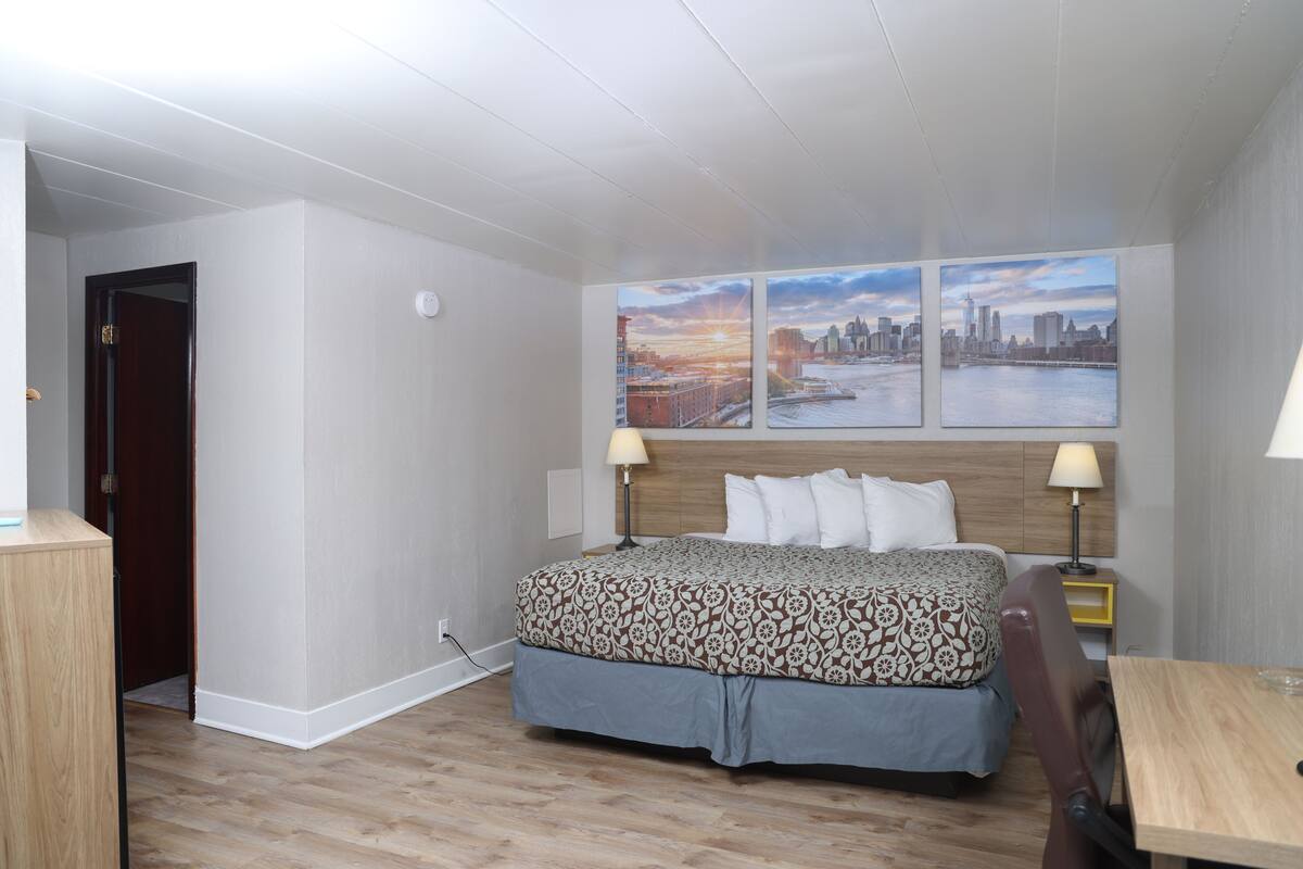 Room, 1 King Bed, Smoking | Individually decorated, individually furnished, desk, laptop workspace