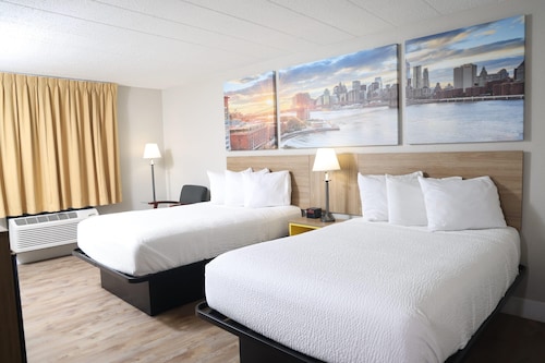 Days Inn by Wyndham Pittsburgh