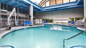 Indoor pool, sun loungers