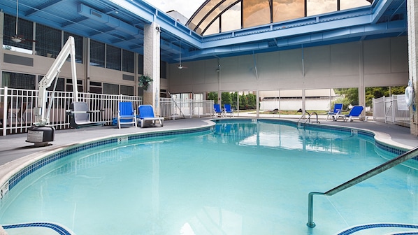 Indoor pool, sun loungers
