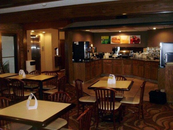 Café da manhã com buffet grátis todos os dias