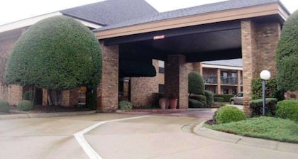 Quality Inn & Suites Searcy I-67
