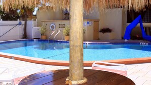 2 outdoor pools - Seaside Inn & Suites (Clearwater Beach)