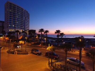 Seaside Inn & Suites