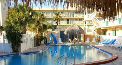 Seaside Inn & Suites