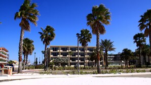 On the beach - Seaside Inn & Suites (Clearwater Beach)