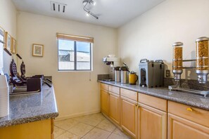 Breakfast area