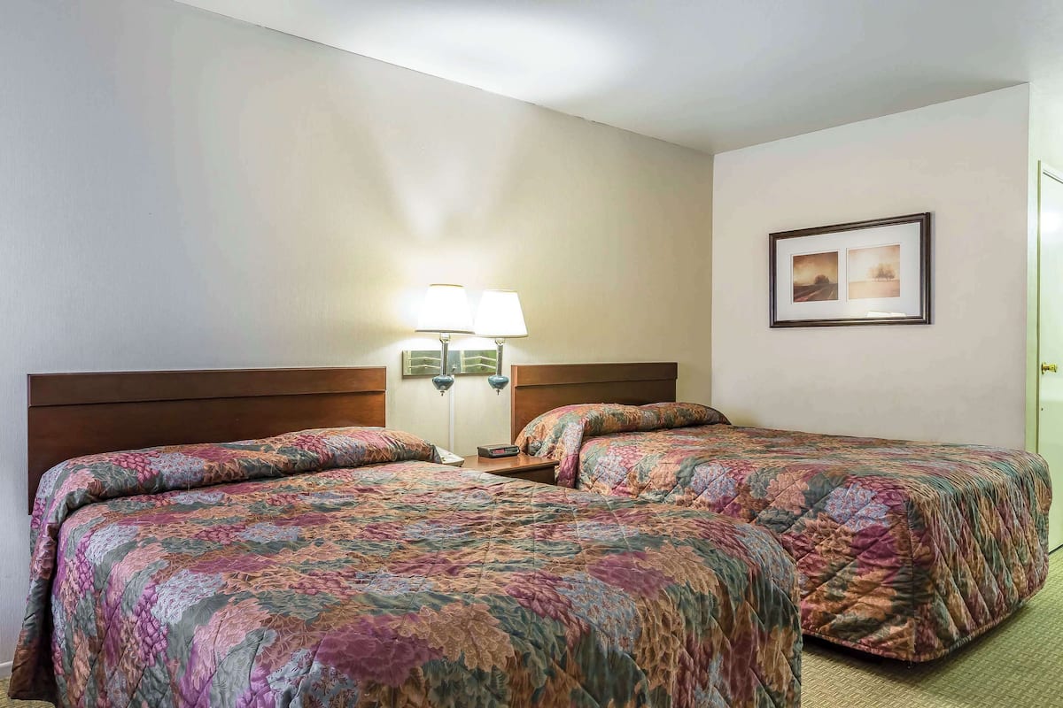 Room, 2 Double Beds, Non Smoking, Poolside (Upgrade) | Rollaway beds, free WiFi, bed sheets