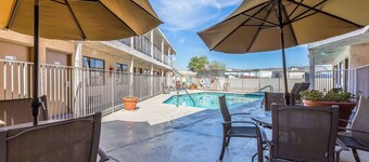 Rodeway Inn Magic Mountain Area