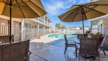 حمّام سباحة خارجي