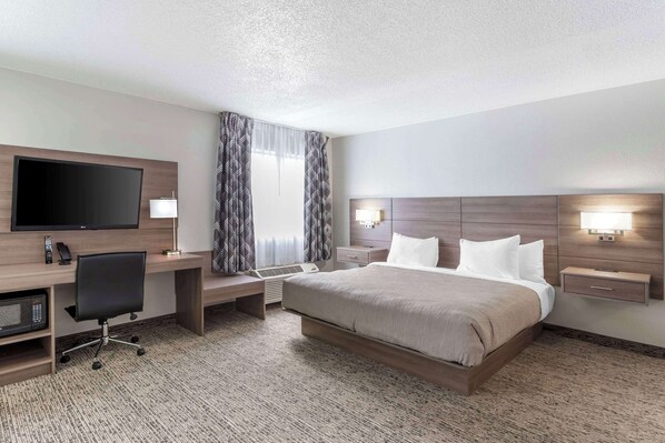 Standard Room, 1 King Bed, Non Smoking | Desk, laptop workspace, iron/ironing board, free WiFi - Quality Inn Ripley (Ripley)