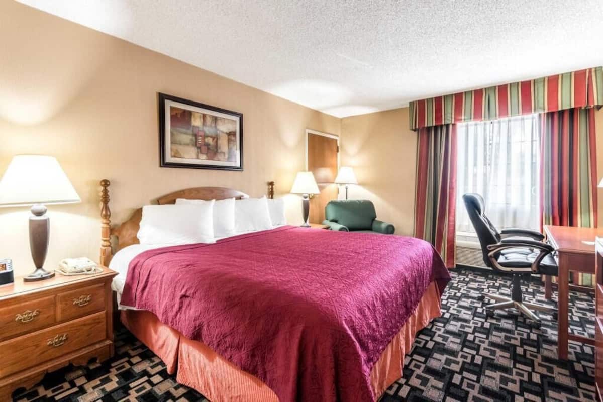 Desk, laptop workspace, iron/ironing board, free WiFi