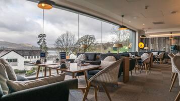 2 barer/lounger og lobbylounge