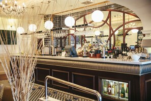 2 bars/lounges, lobby lounge - Low Wood Bay Resort & Spa (Windermere)