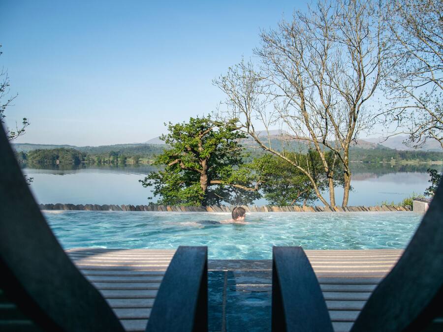 Kolam renang tertutup