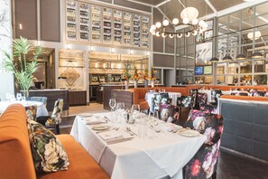 2 restauranter, frokost serveres