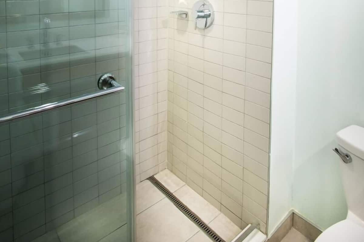 Bathroom | Combined shower/tub, eco-friendly toiletries, hair dryer, bathrobes