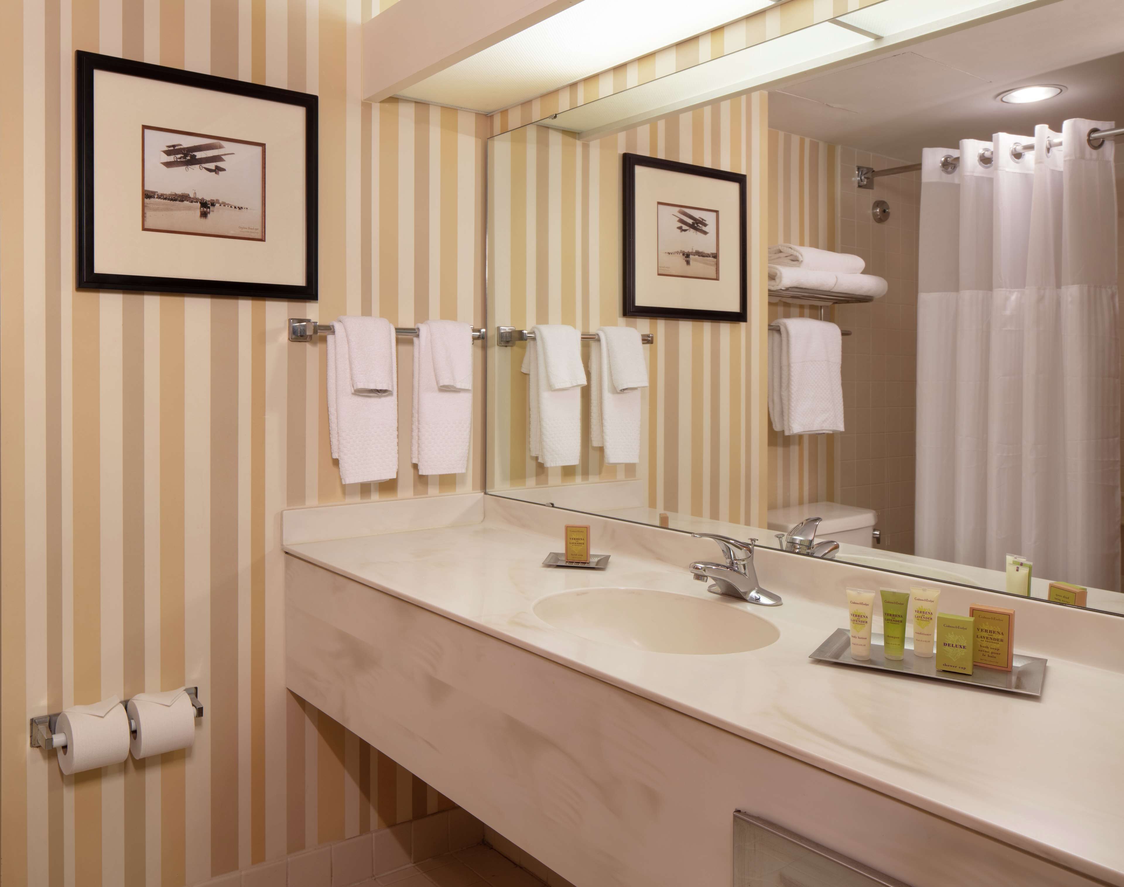 Room, 1 King Bed, Oceanfront | Bathroom | Combined shower/tub, eco-friendly toiletries, hair dryer, bathrobes