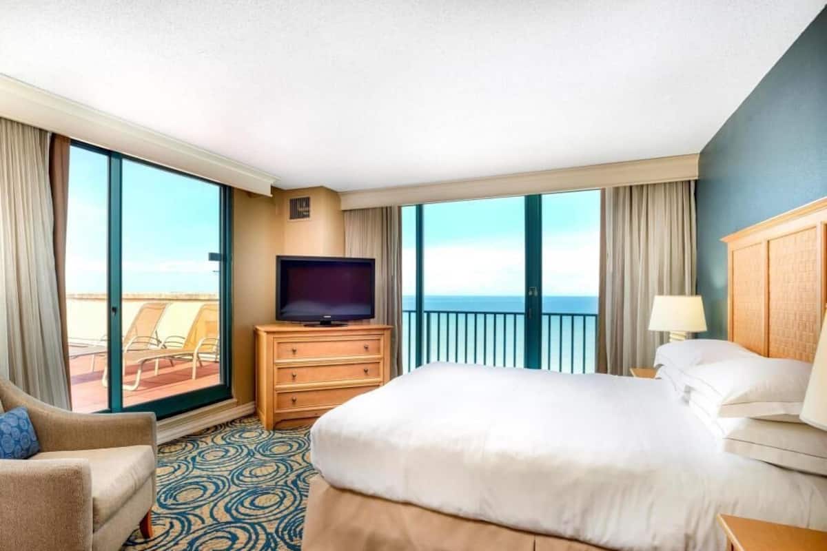 Premium bedding, pillowtop beds, in-room safe, desk