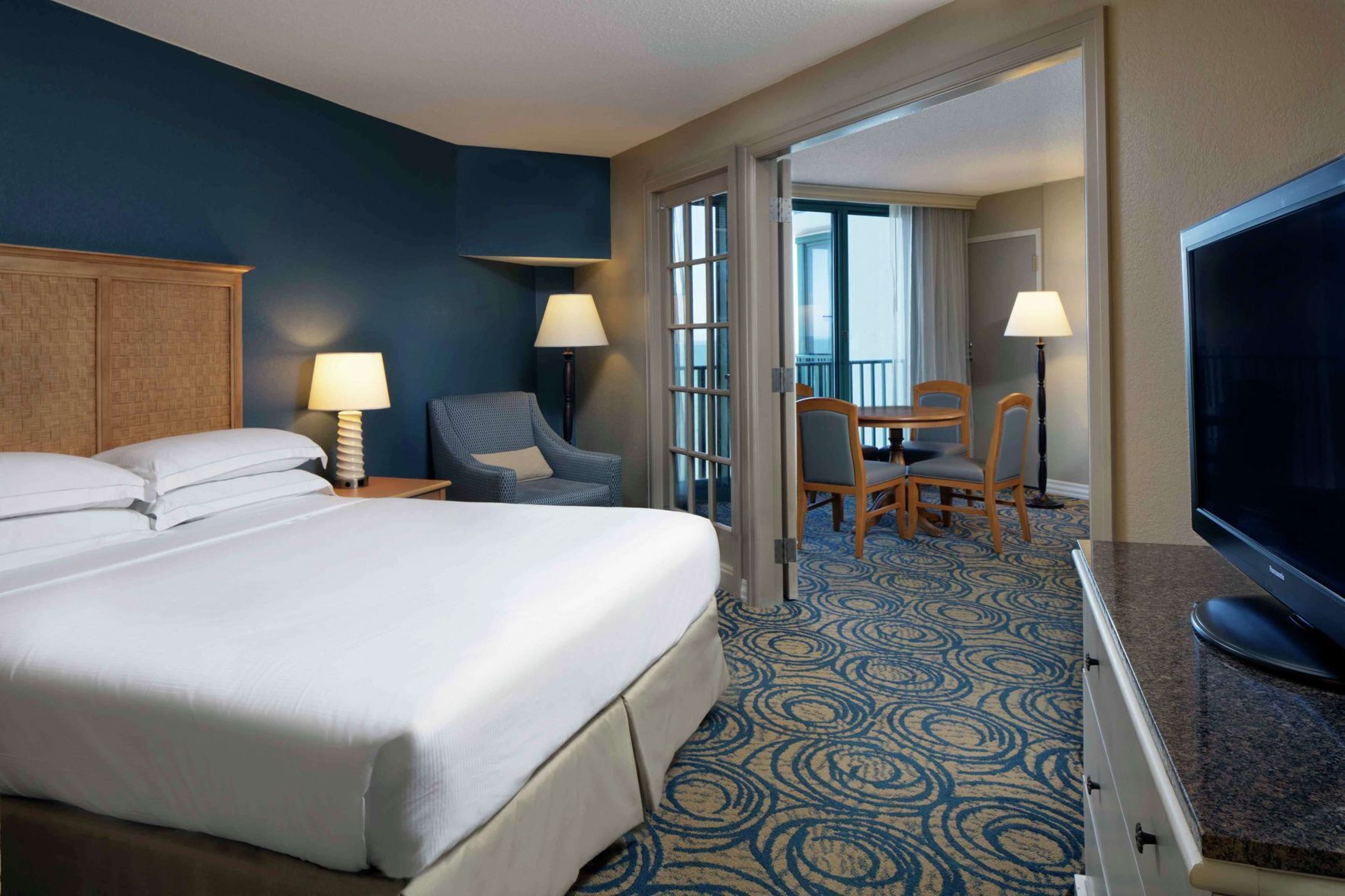 Ropa de cama de alta calidad y colchones con acolchado adicional