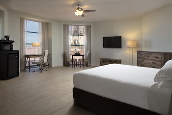 Suite, 1 Bedroom (Cabana) | Premium bedding, pillowtop beds, in-room safe, desk at Hilton Daytona Beach Oceanfront Resort