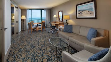 Seprai premium, bantalan ekstra lembut, brankas, dan meja kerja