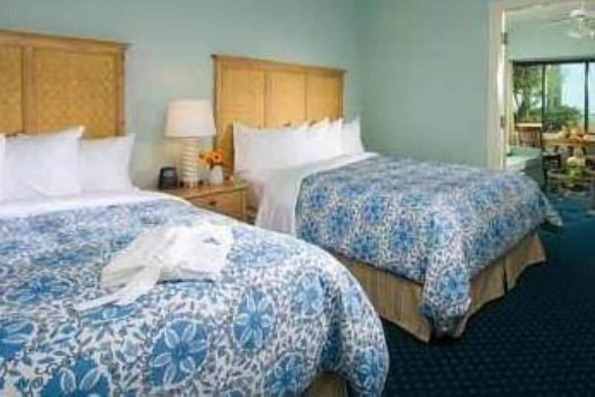 Premium bedding, pillowtop beds, in-room safe, desk