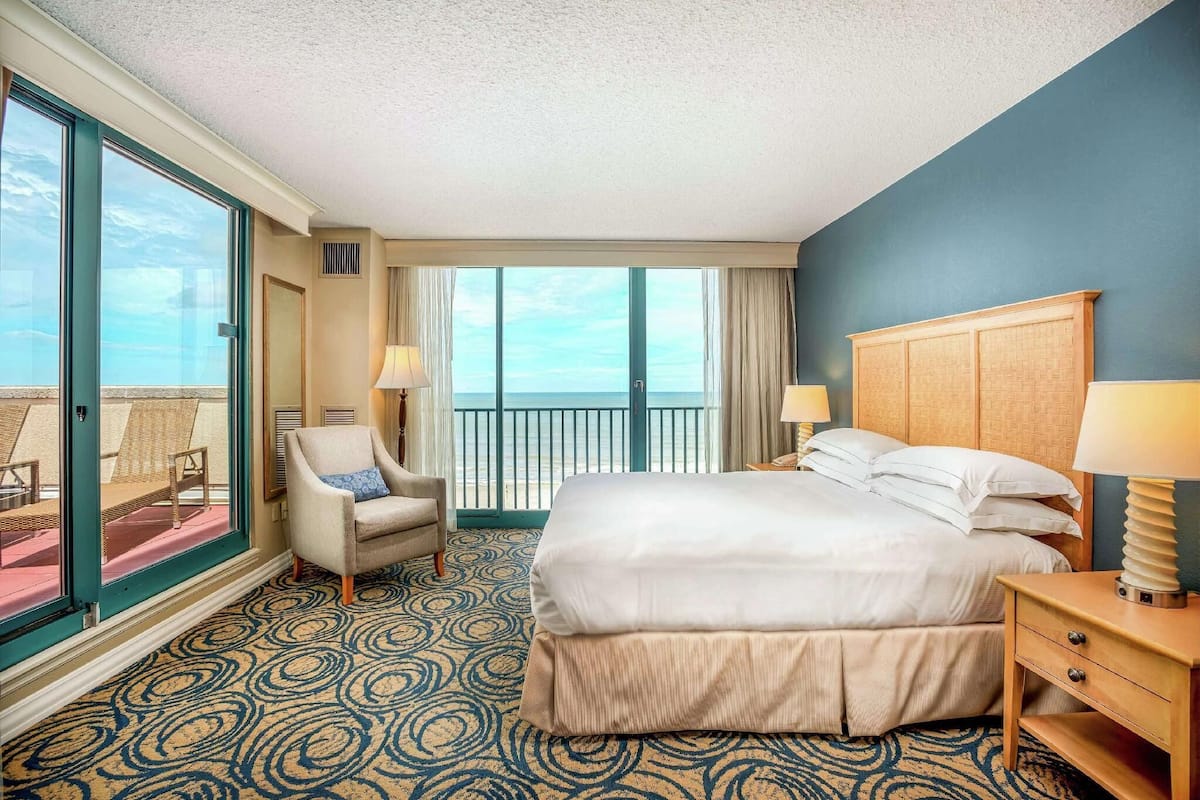 Premium bedding, pillowtop beds, in-room safe, desk