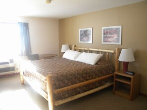 Suite, 1 King Bed (Whirlpool)