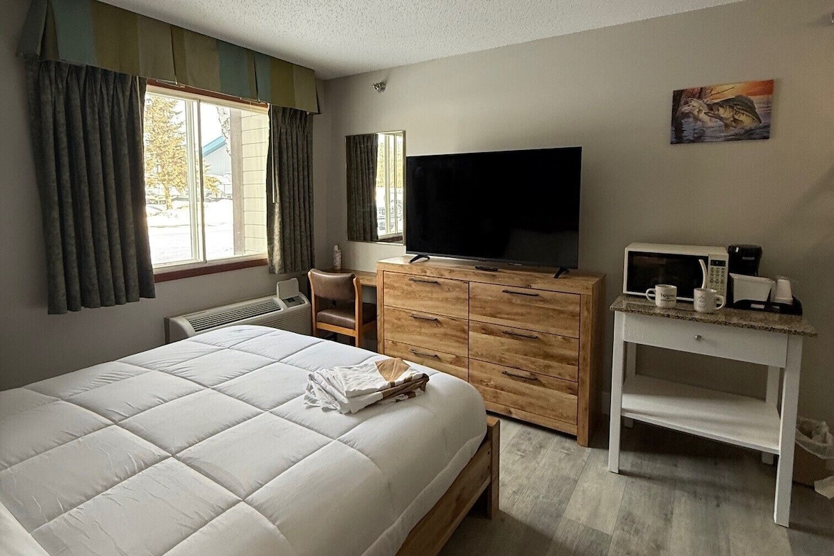 Gull Lake Queen Kitchenette | Työpöytä, pimennysverhot, äänieristys, silitysrauta/-lauta